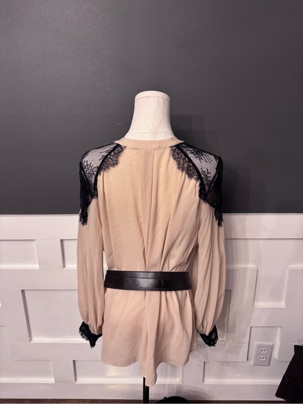Alice + Olivia Beige Silk Lace-Trim Long Sleeve Blouse